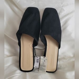 NWT Banana Republic Black Soft Suede Mules in Women’s Size 9